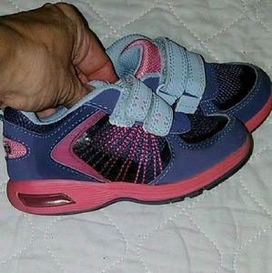 sz 8 Girls Light Up Sneakers